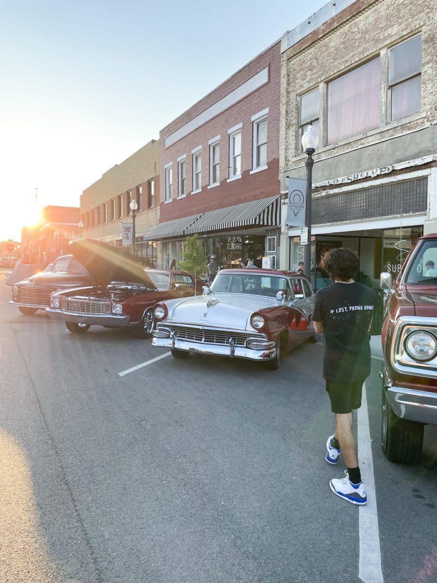 Vintage automobiles lined the streets
as the sun went down.
Photo by Leila Almanza