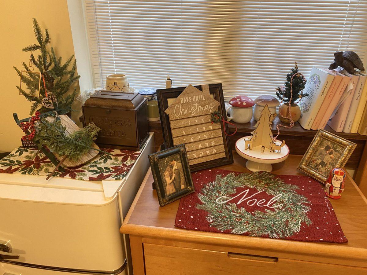 Cozy for Christmas: Tips & tricks on how to decorate for Christmas at college!